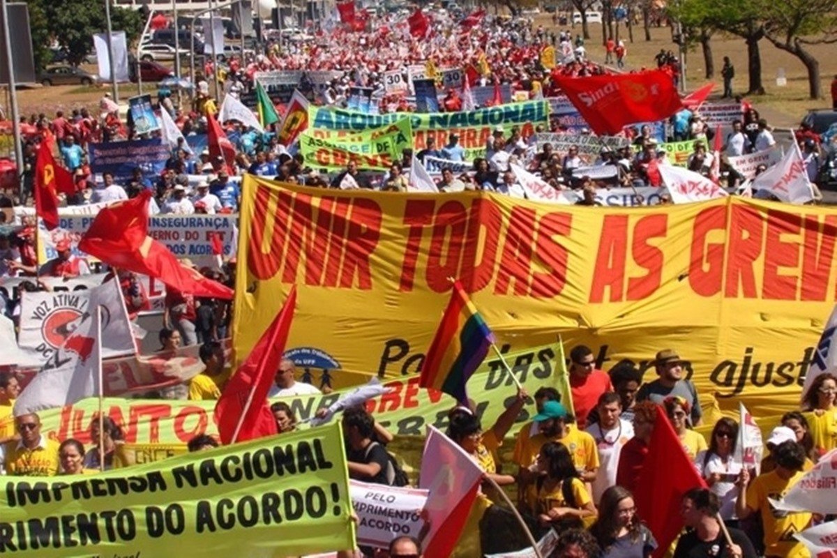 Servidores públicos fazem manifestação