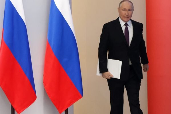 Imagem colorida de Vladimir Putin - Metrópoles
