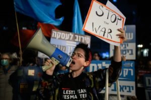 Imagem mostra Manifestação em israel pede o fim da guerra em gaza - Metrópoles