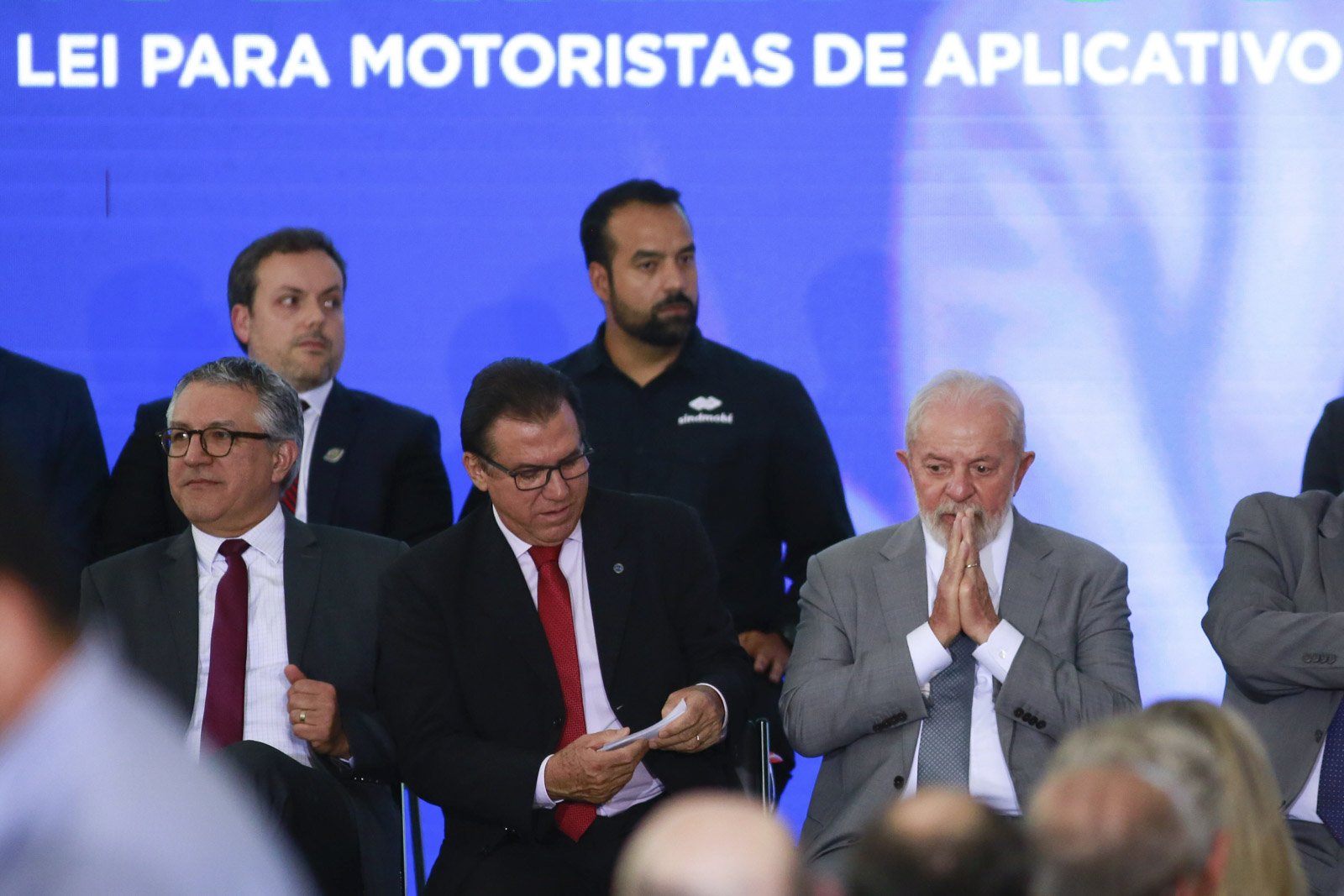 Presidente Lula participa de cerimônia de assinatura de Mensagem de Envio ao Congresso Nacional do PL de Regulamentação do Trabalho por Aplicativos de Transporte de Pessoas 12