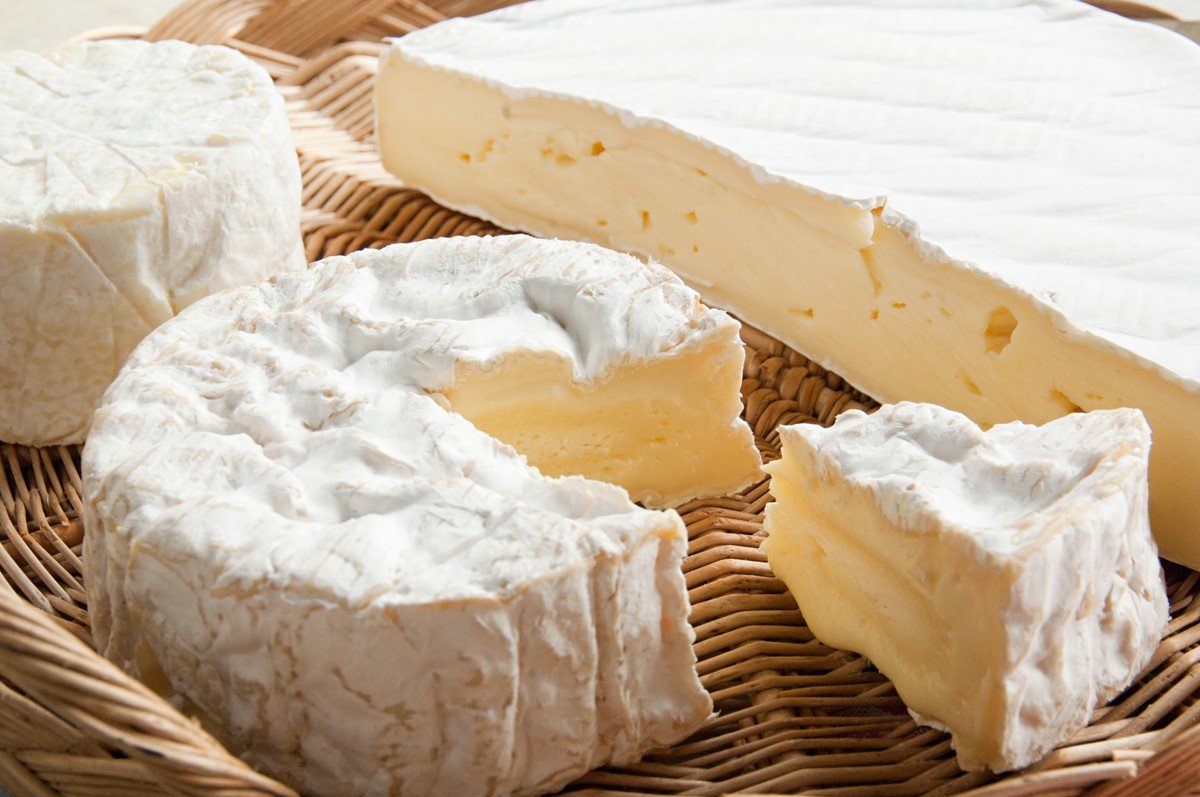 Queijos Camembert e brie