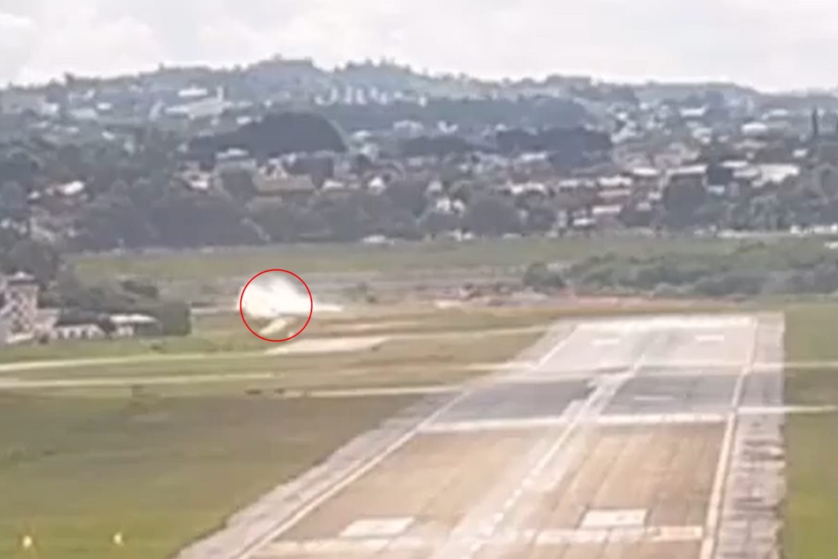 Confira momento em que avião da PF cai em Aeroporto de BH. Vídeos