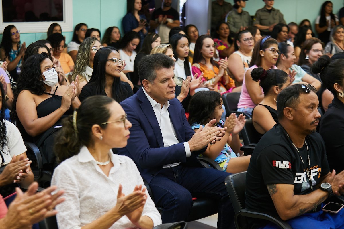 Público do evento de Dia das Mulheres do Foro de Águas Lindas