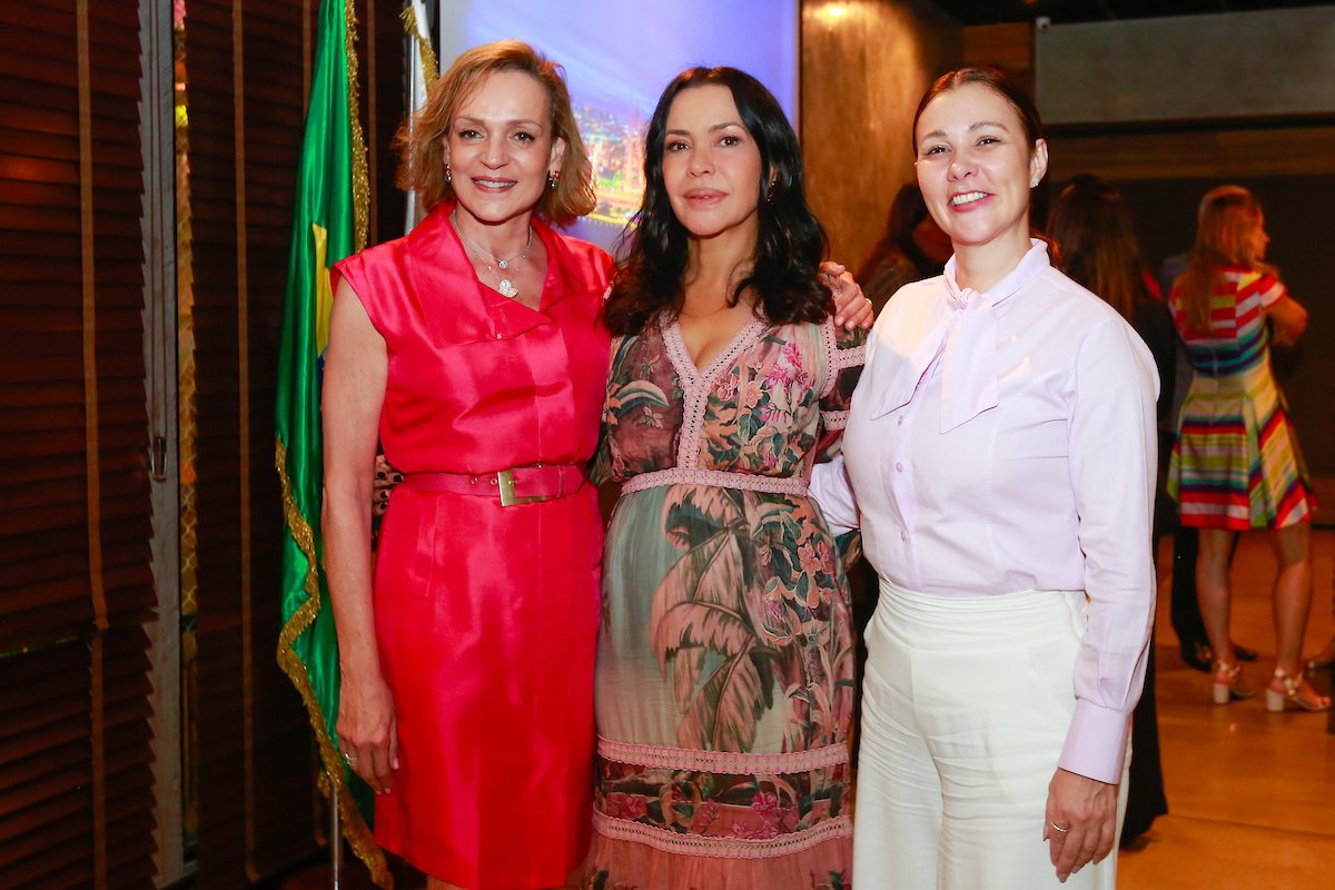 Embaixadora do Líbano Carla Jazzar, Claudia Meireles e Karina Kufa