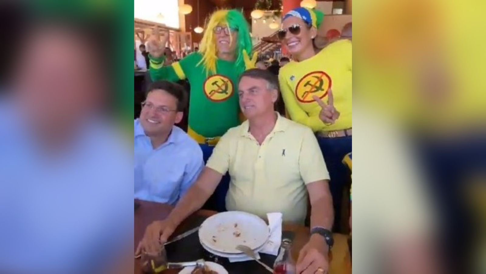 Bolsonaro e apoiadores na Bahia - Metrópoles
