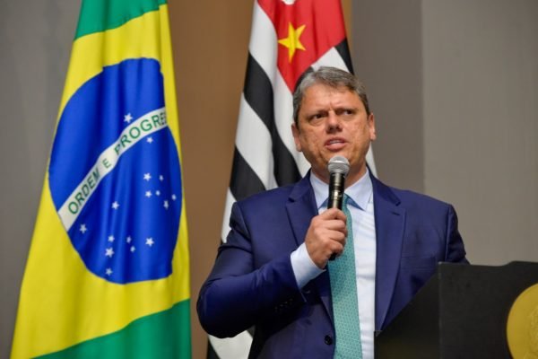 foto colorida do governador Tarcísio de Freitas - Metrópoles
