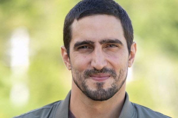 foto colorida de renato goes em novela da globo - metrópoles