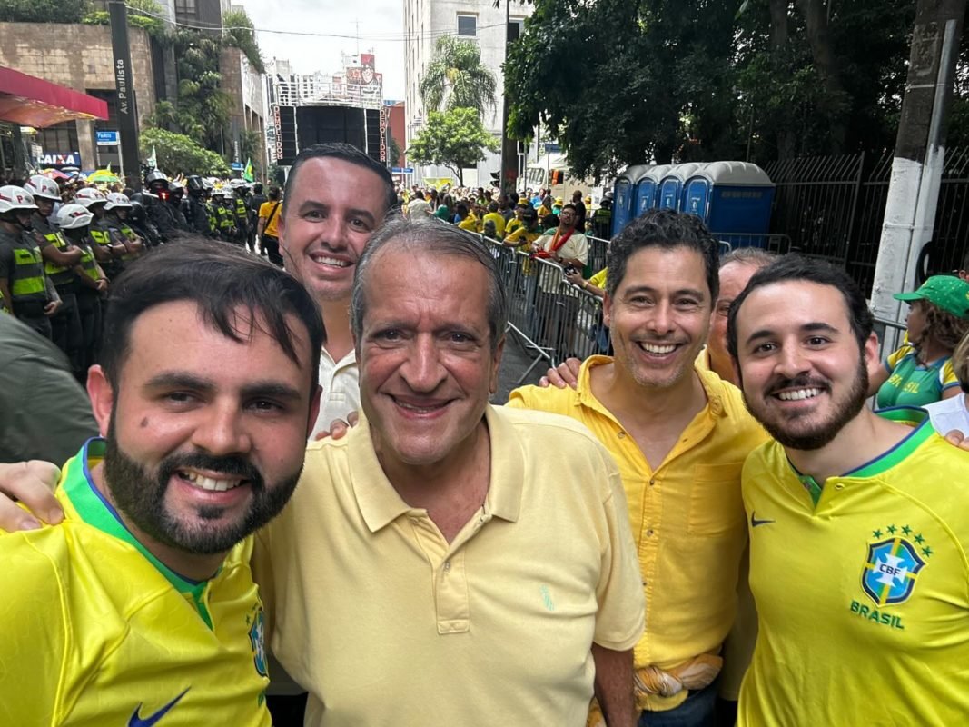 Carlos Santiago, líder do PL em Guarulhos, Valdemar, o deputado federal Marcio Alvino e Lucas Sanches - Metrópoles