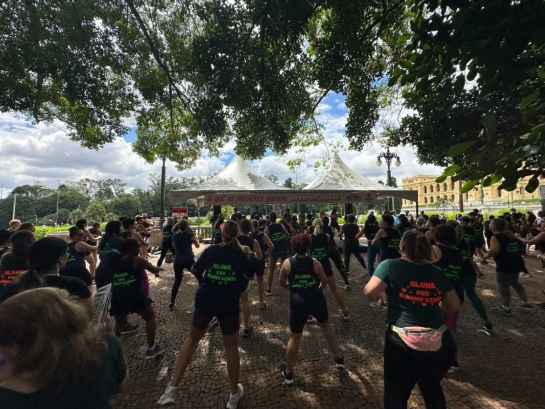 Ação no Parque da Independência promoveu exercícios físicos para a saúde da mulher - Metrópoles