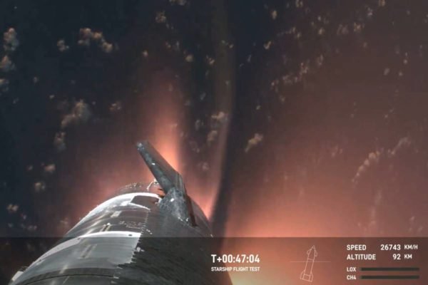 Imagem colorida da Starship - Metrópoles