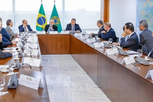 Lula em reunião com montadoras - Metrópoles