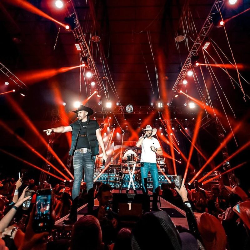 Foto colorida da dupla Antony & Gabriel - Metrópoles