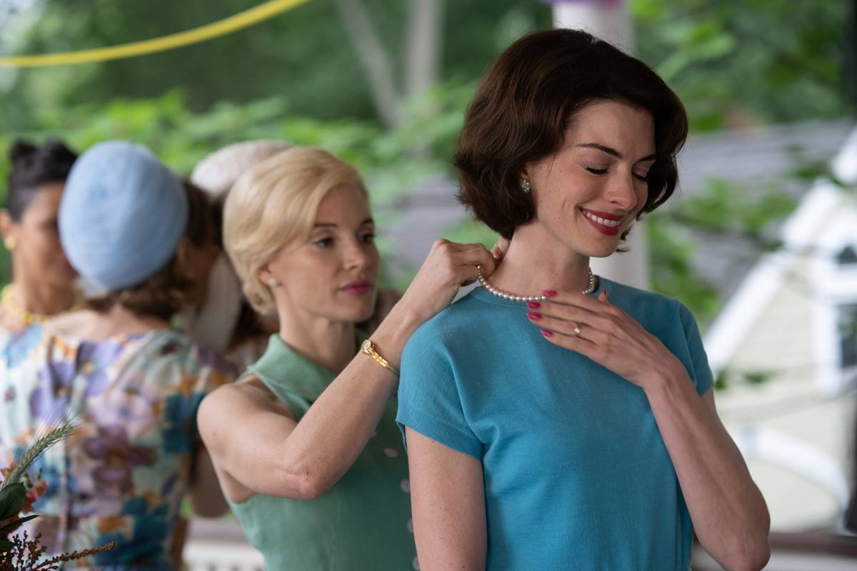 Imagem do filme Instinto Materno mostra Anne Hathaway e Jessica Chastain - Metrópoles