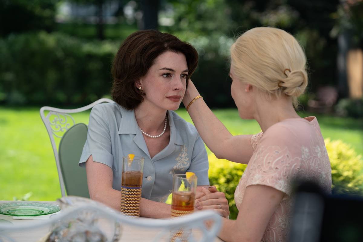 Imagem do filme Instinto Materno mostra Anne Hathaway e Jessica Chastain - Metrópoles
