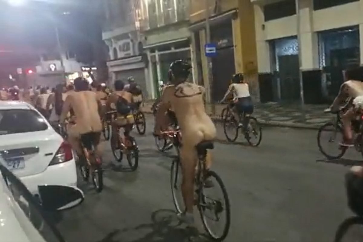 Pedalada Pelada Ciclistas Nus Circulam Pelo Rio De Janeiro V Deo Metr Poles