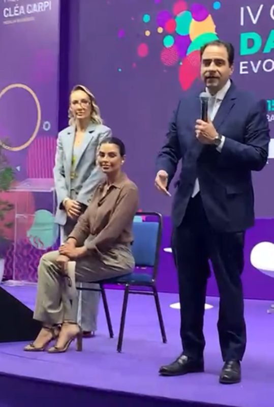 Imagem colorida da influenciadora Cíntia Chagas e presidente da OAB, Beto Simonetti - Metrópoles