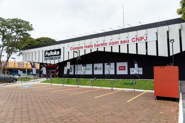 Fotografia colorida mostrando fachada da loja Fujioka Distribuidor-Metrópoles