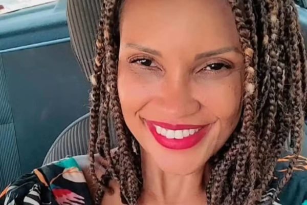 Foto colorida da maquiadora Mary dos Santos - Metrópoles