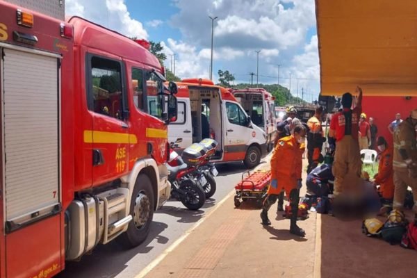 Homem morre após parada cardíaca em ponto de ônibus do DF
