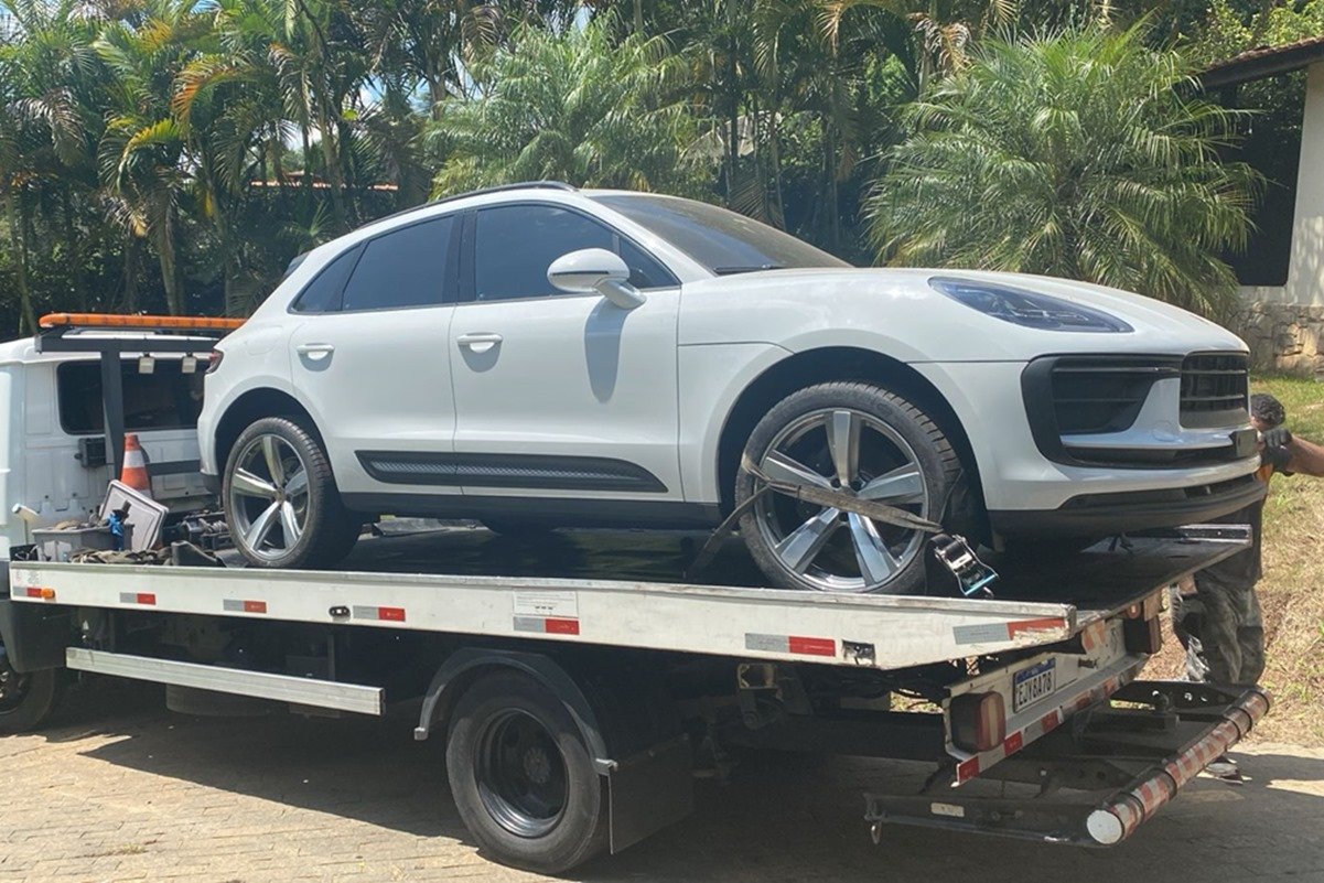 Imagem colorida de carro apreendido em operação da PF