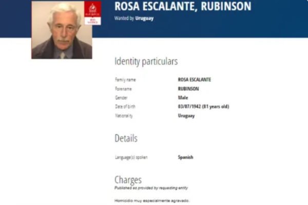 Ficha com informações do uruguaio procurado pela Interpol - Metrópoles