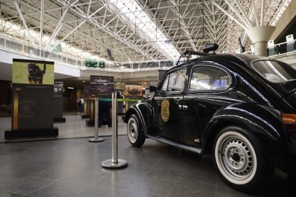 Exposição no Aeroporto de Brasília celebra 80 anos da Polícia Federal
