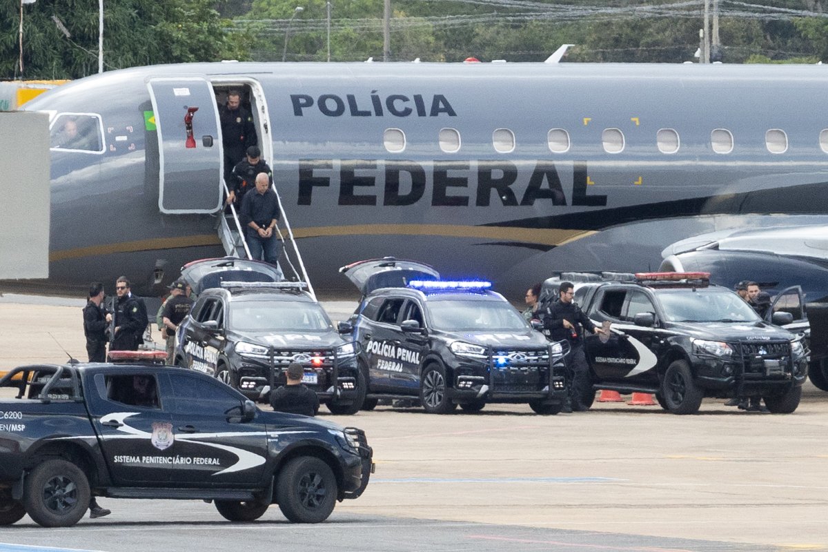 Acusados de mandar matar Marielle Franco chegam a Brasília