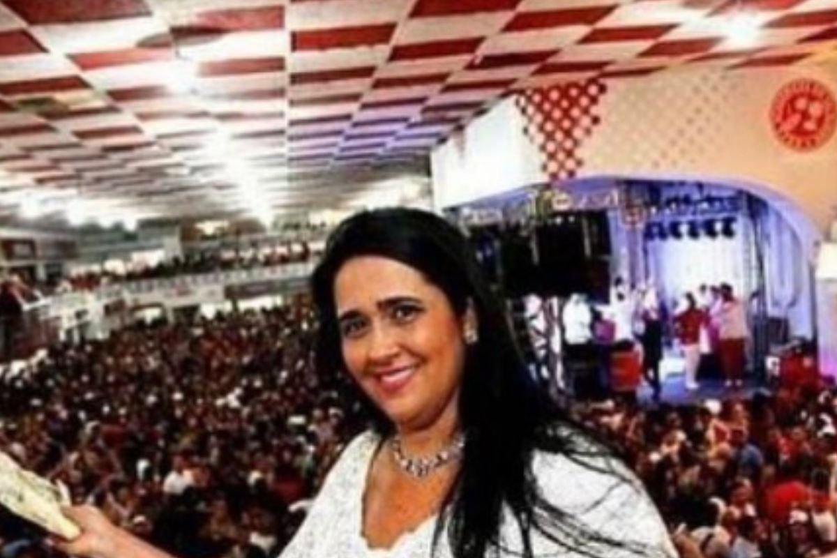 Foto colorida de Regina Celi - Metrópoles