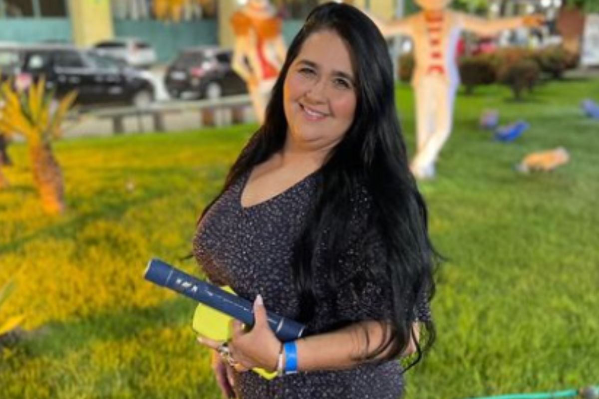 Foto colorida de Regina Celi - Metrópoles