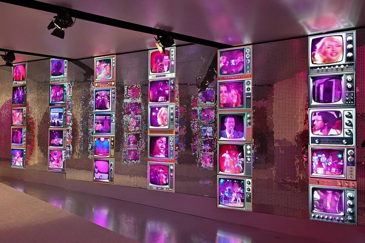 Painel anos 80 do Rose Ball