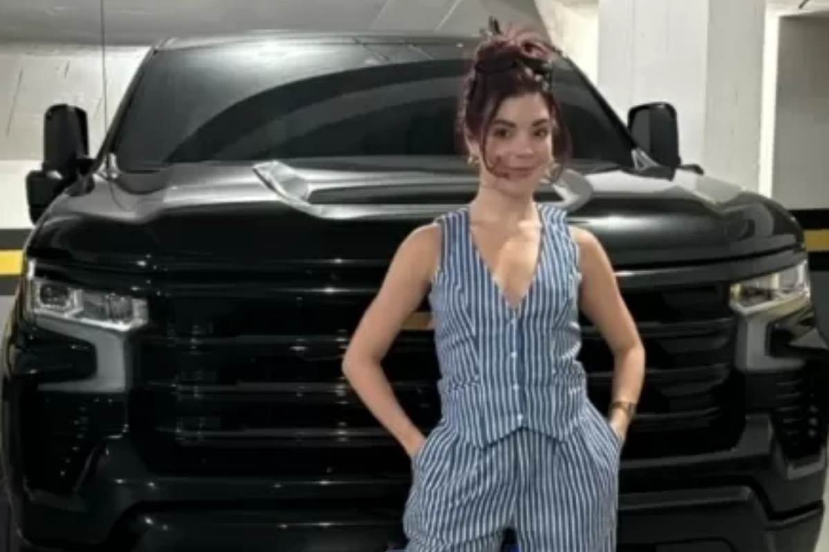 Gkay e seu novo carro em foto colorida - Metrópoles