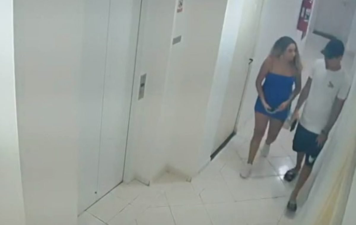 reprodução de imagens de circuito interno mostram do jogador de futebol Dimas Cândido e a jovem Livia Gabriele, no prédio em que ele morava, no Tatuapé, durante primeiro encontro - Metrópoles