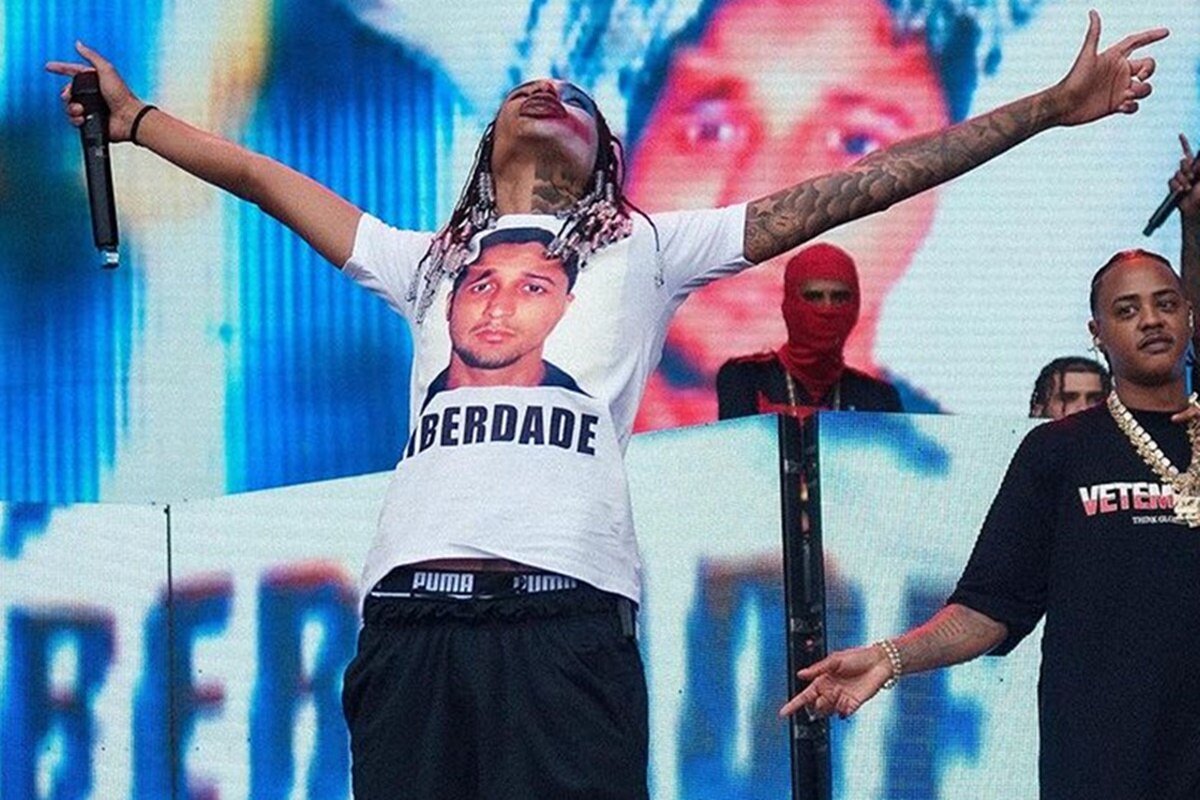 Oruam homenageia o pai, Marcinho VP, durante show no Lollapalooza - Metrópoles
