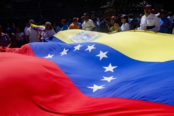 Imagem colorida mostra bandeira da venezula - Metrópoles