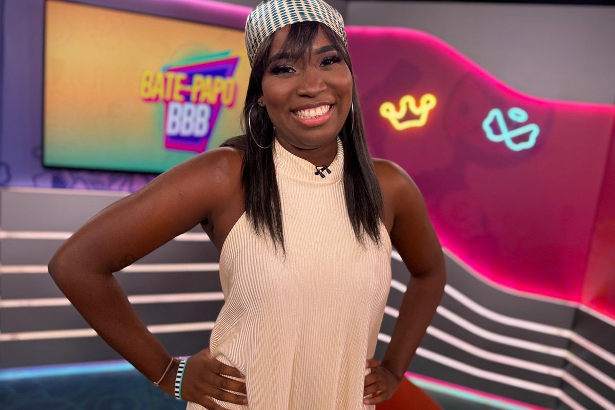 Leidy Elin posa com as mãos na cintura e o look que usou na eliminação do BBB24 - Metrópoles