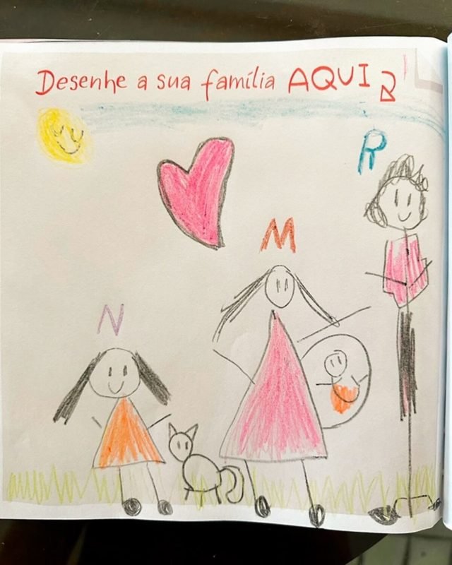 Familia de Mel Fronckowiak e Rodrigo Santoro pelas mãos da filha do casal, Nina - Metrópoles