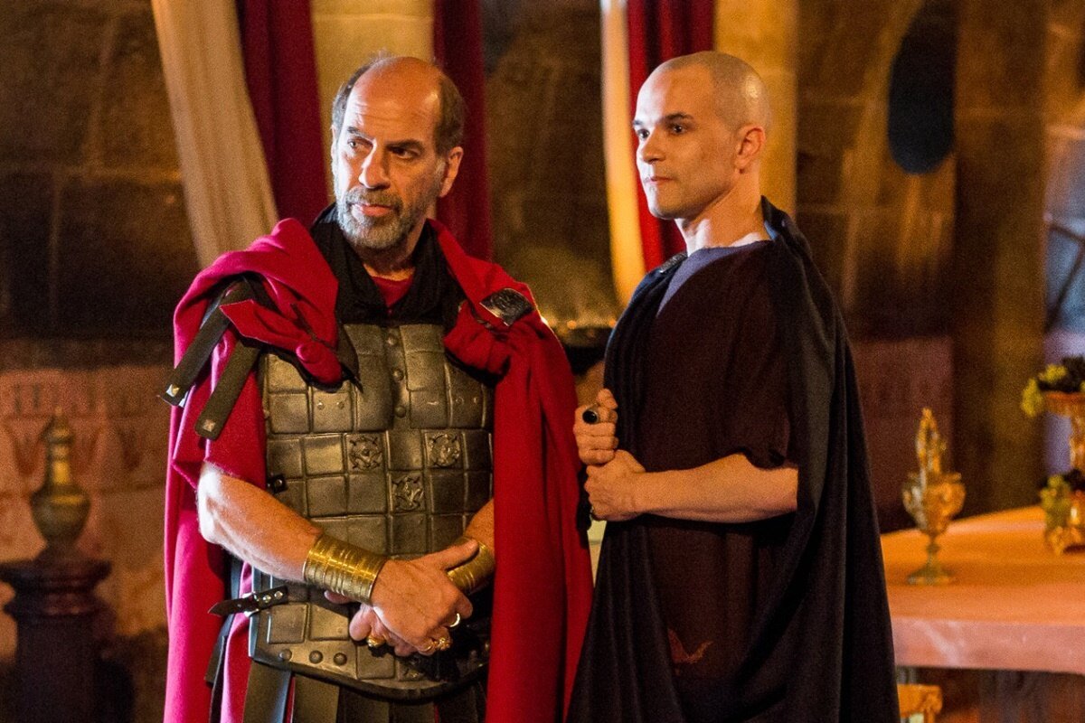 Ricardo Soares é clicado nos bastidores do filme Jorge da Capadócia como Octávio - Metrópoles