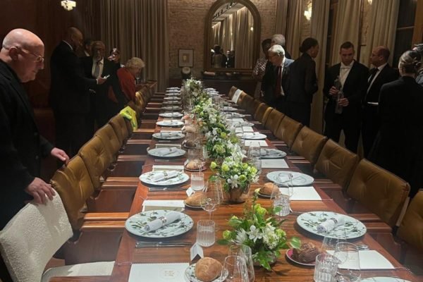Veja fotos do jantar exclusivo de Emmanuel Macron em SP