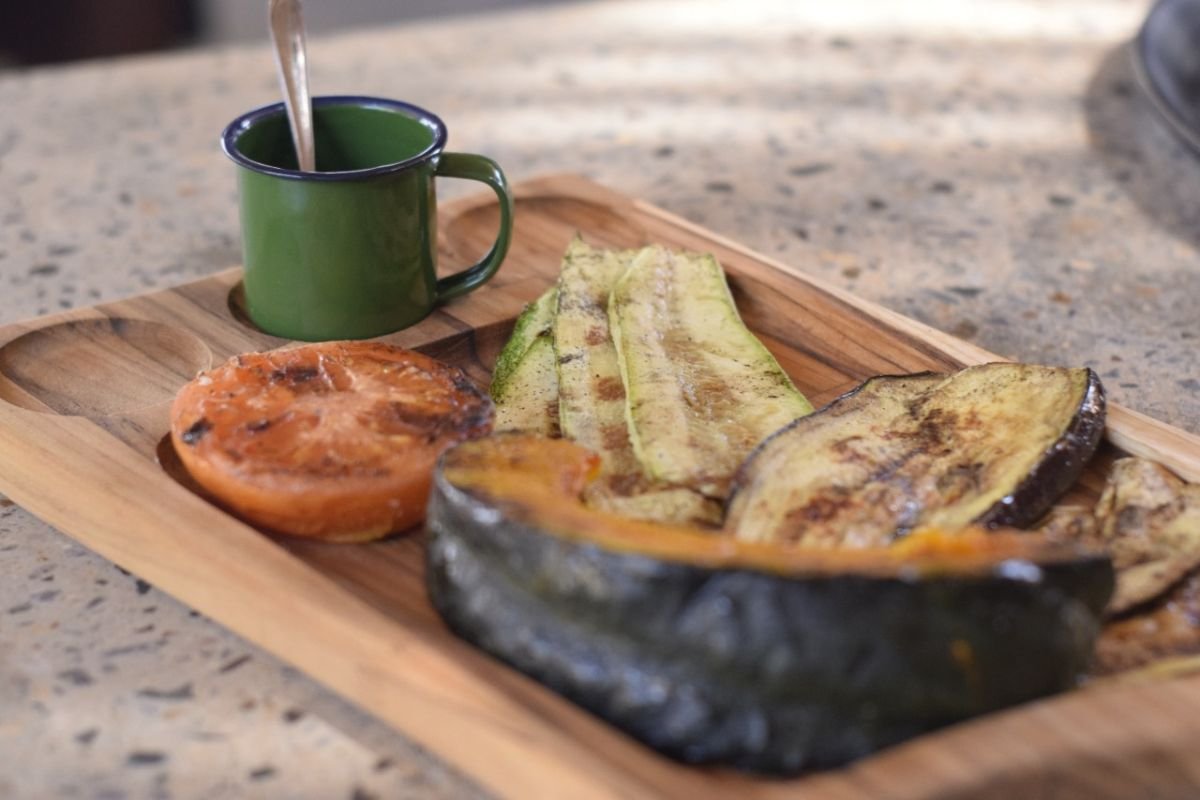 Foto colorida de uma comida - Metrópoles