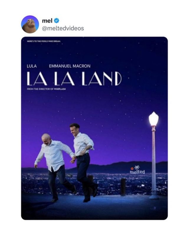 Imagem colorida do cartaz do filme La La Land com a foto dos dois líderes de mãos dadas - Metrópoles