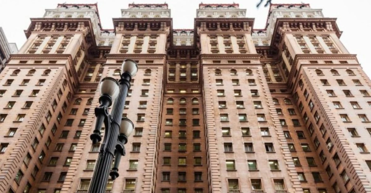 foto colorida do Edifício Martinelli, primeiro arranha-céu de SP - Metrópoles