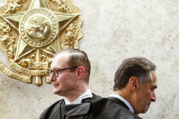 MInistro do Supremo Tribunal Federal, Cristiano Zanin e Luis Roberto Barroso em sessão Plenária do STF - Metrópoles