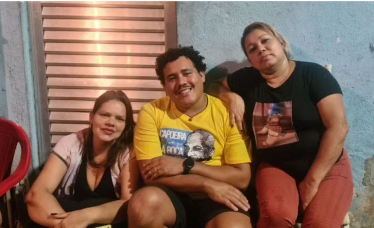 Lucas Buda com as irmãs, Rose Ferreira e Carla Cristina