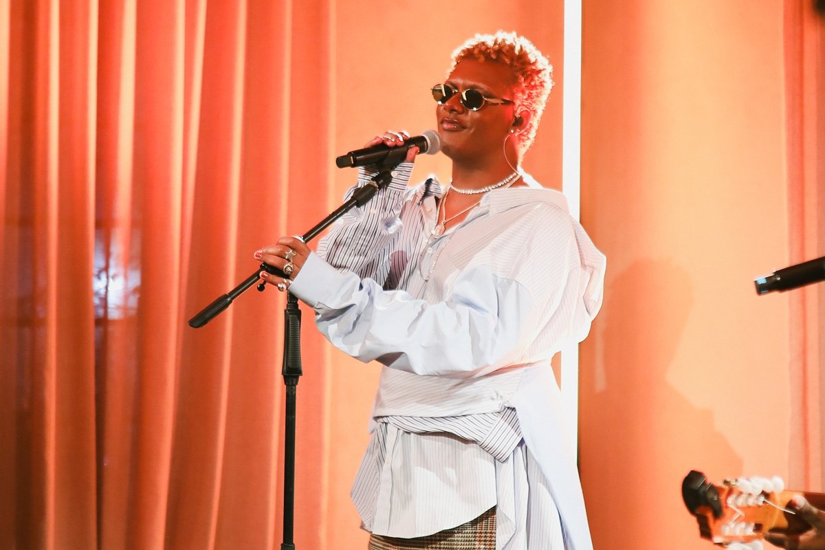 Liniker e a poesia como forma de existência no Brasil