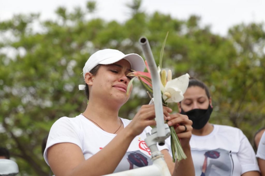 Ong rodas da paz, instala ghost bikes em homenagem a ciclistas que morreram nas vias do DF 1