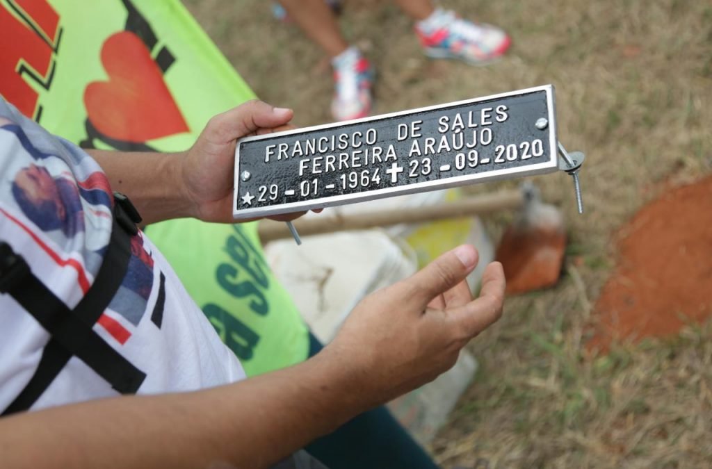 Ong rodas da paz, instala ghost bikes em homenagem a ciclistas que morreram nas vias do DF 1