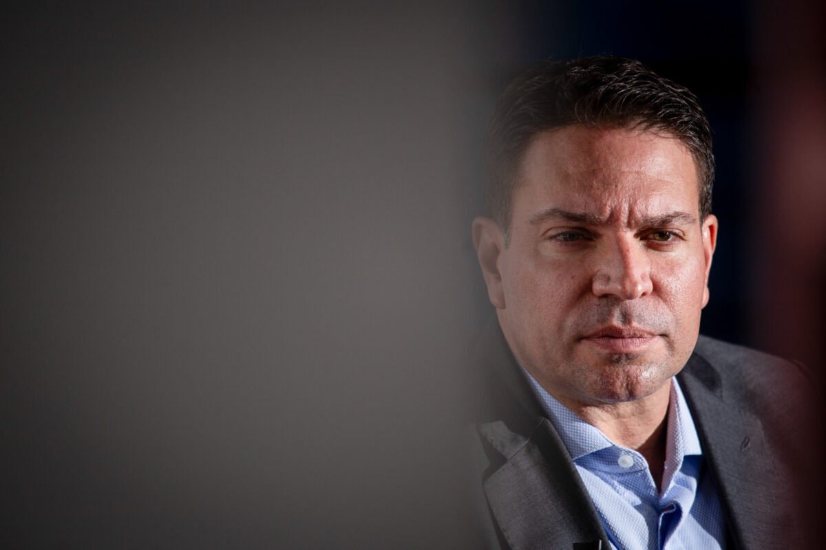 Advogado de Ramagem diz que deputado saiu do país sem avisá-lo