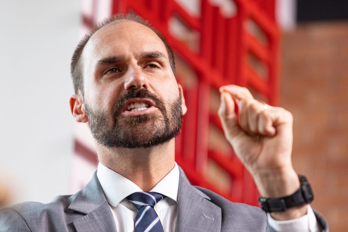 Eduardo Bolsonaro analisa redução de tarifaço e papel do Itamaraty