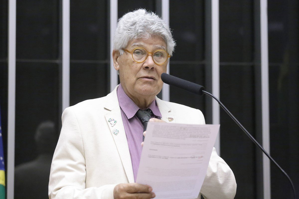 Deputado do PSol quer mudar lema da bandeira do Brasil