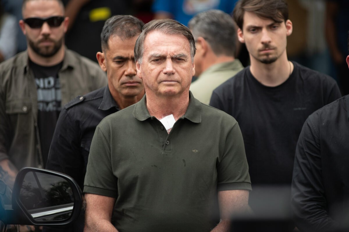 Defesa de Bolsonaro usa caso Collor para pedir prisão domiciliar